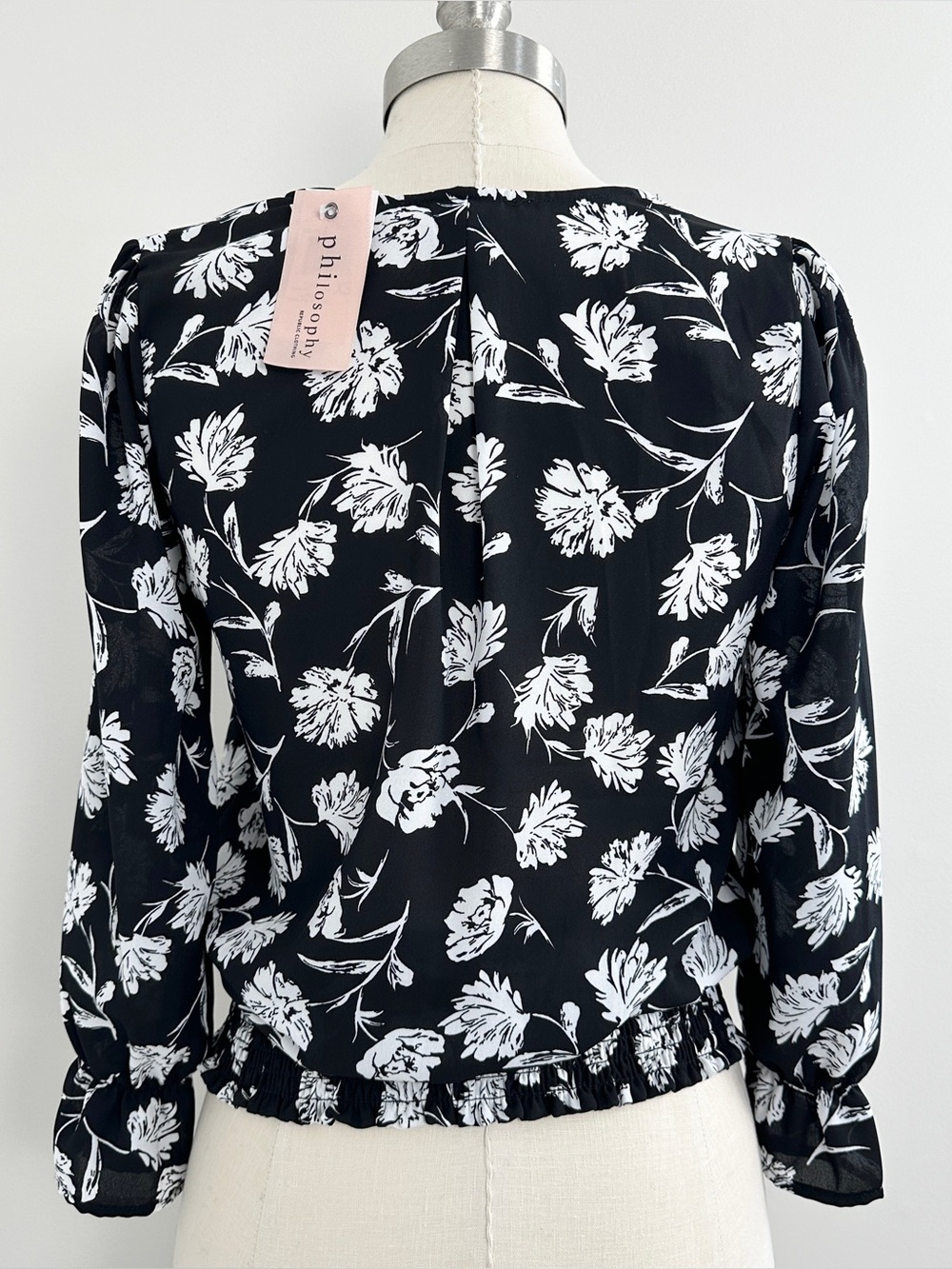 Philosophy Floral Blouse Black White Womens Size XS Smocked Waist New NWT - Picture 3 of 10